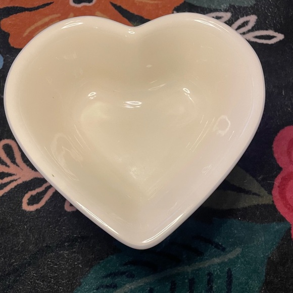 Pfaltzgraff Heart-Shaped Dish with Pink Floral Design Trousseau - Picture 2 of 3